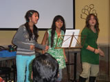 Trio alabando al Señor